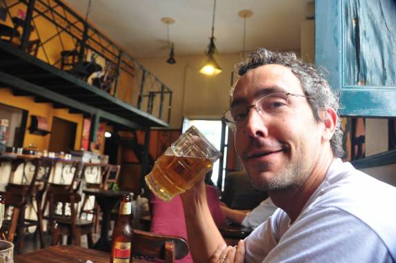 Feliz, celebrando os 42 anos em Popayan, na Colômbia